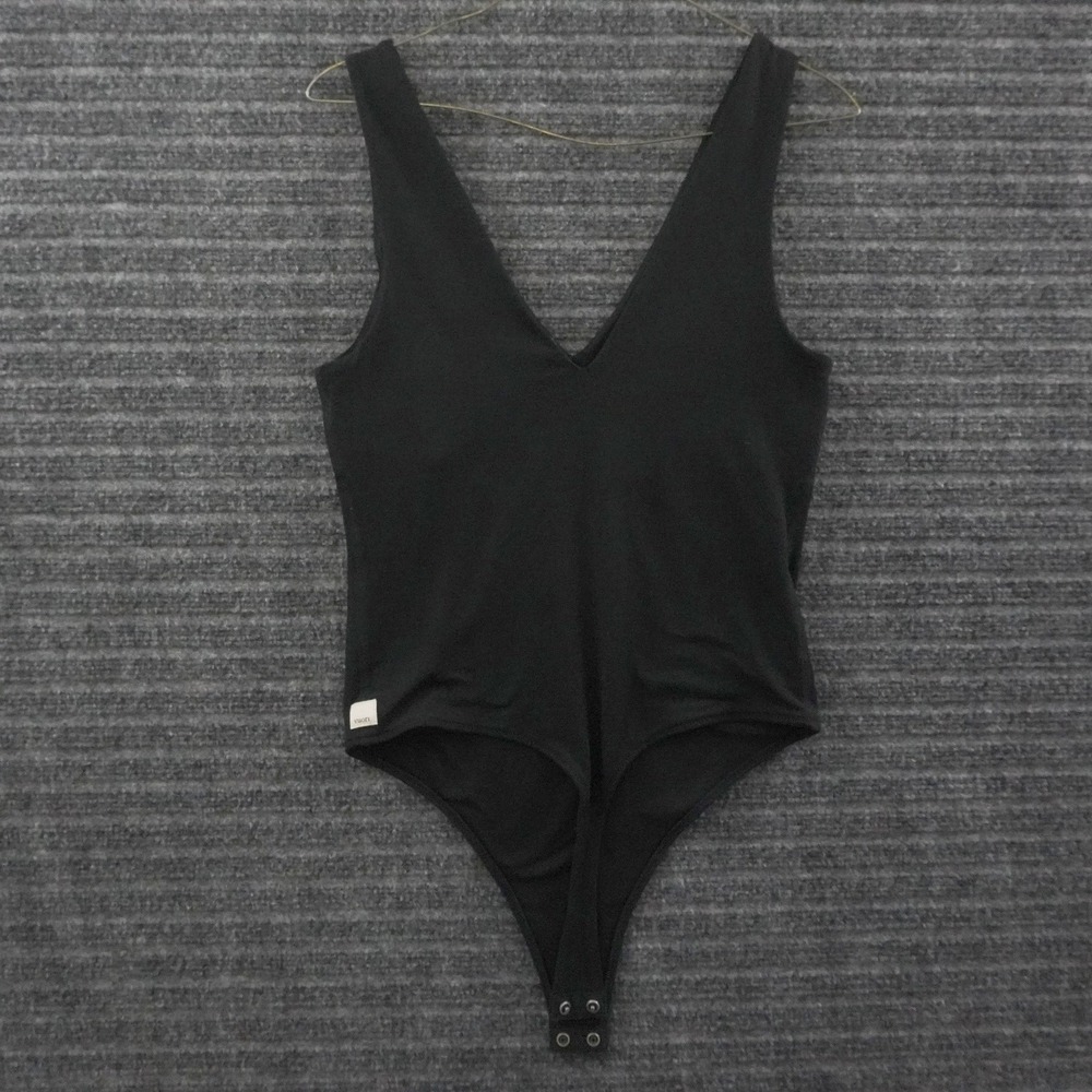 Vuori Bodysuit Women M Black V-Neck Thong Snap Closure Sleeveless Top